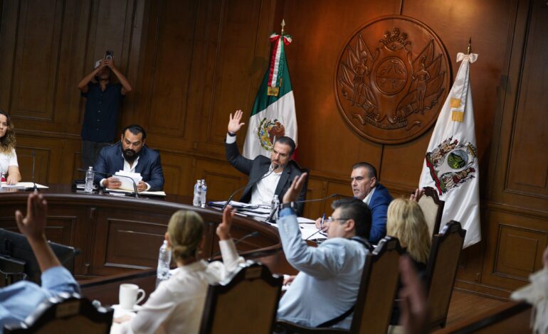 Aprueba Cabildo de Monterrey galardonar con Medalla al Mérito 2025 a Fernando Canales Clariond