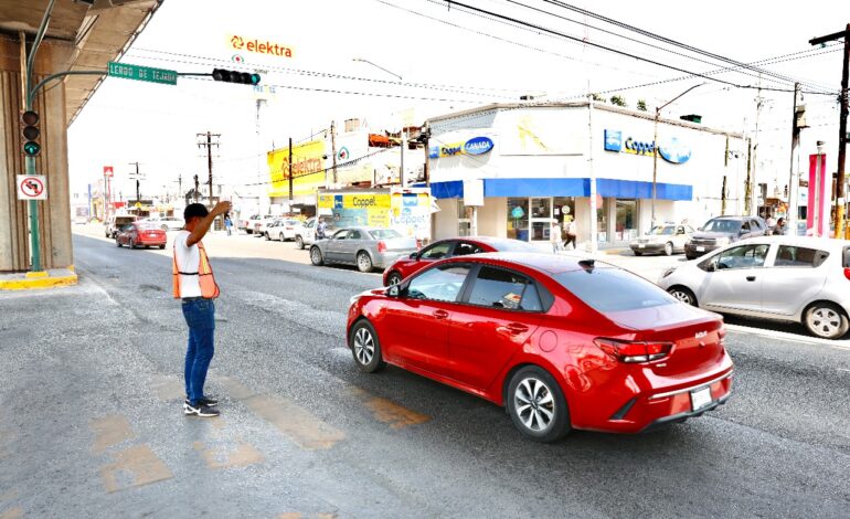 Agiliza Guadalupe paso vehicular con apoyo de auxiliares viales