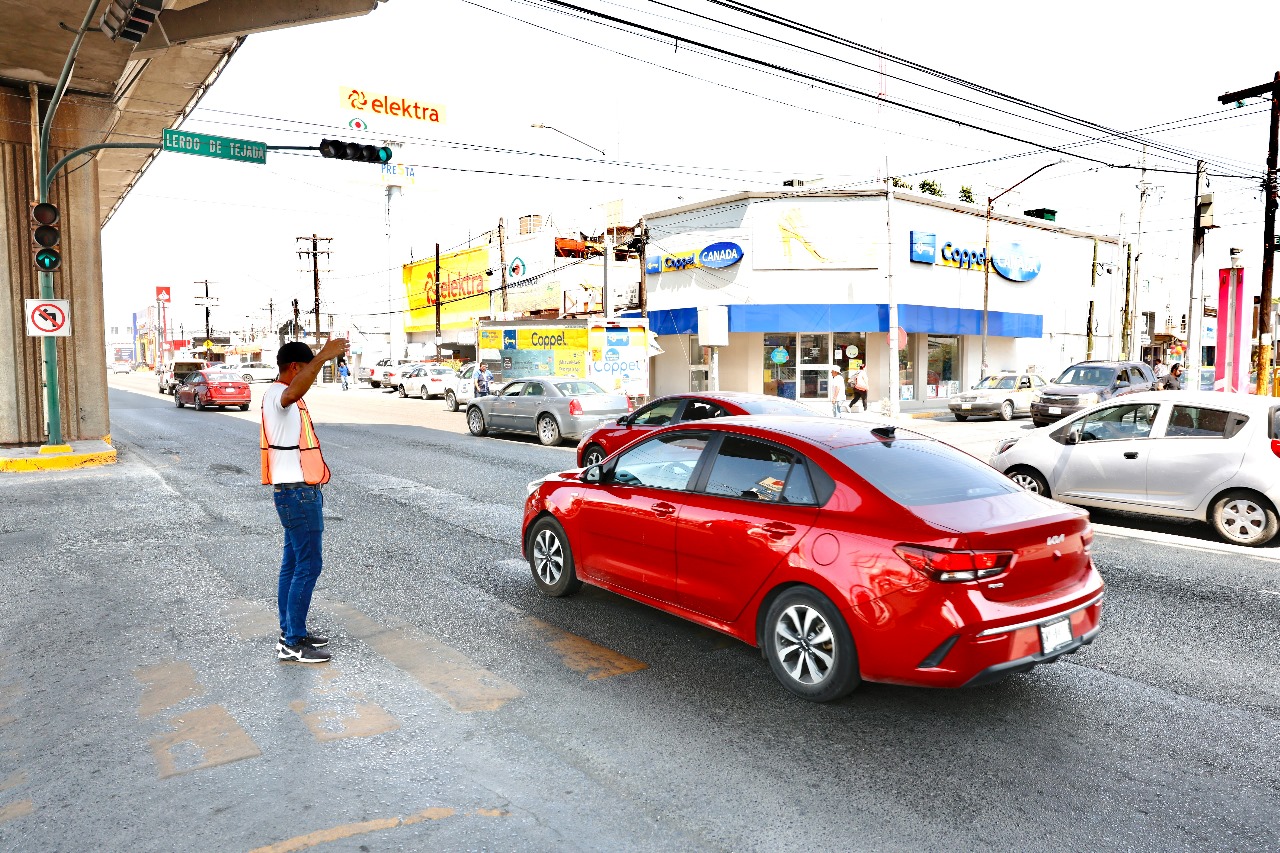 Agiliza Guadalupe paso vehicular con apoyo de auxiliares viales