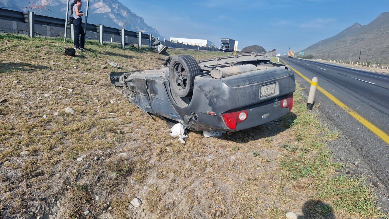 Volcadura en la Mty-Saltillo deja un lesionado