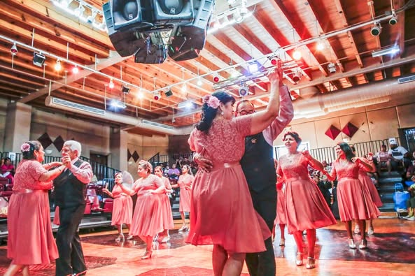 Juárez reconoce a sus adultos mayores con muestra de talento