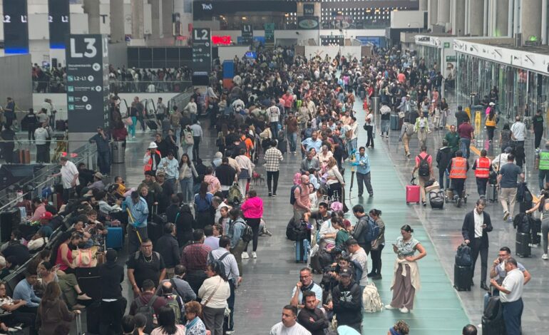 Caos en Aeropuerto Benito Juárez tras suspensión de vuelos