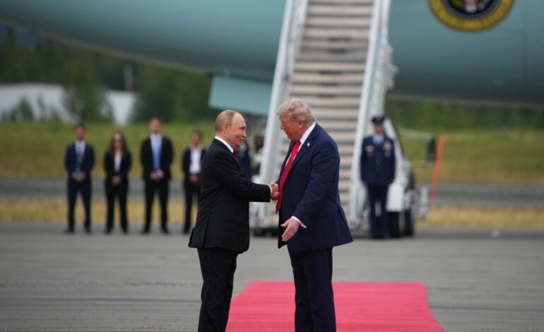 Se reúnen Trump y Putin en Alaska: Esperan acordar un alto al fuego en Ucrania.