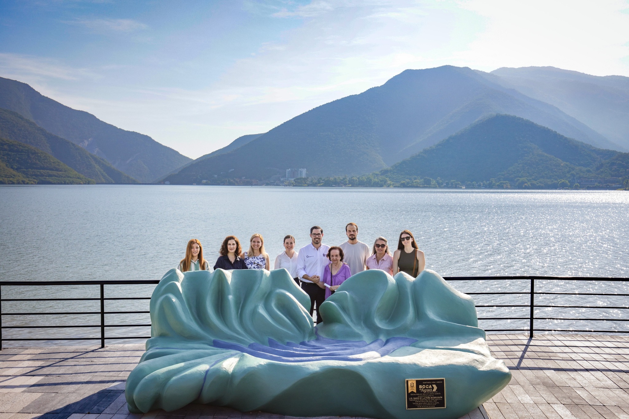 Rinden homenaje a Rodrigo Gómez con escultura en LaBoca