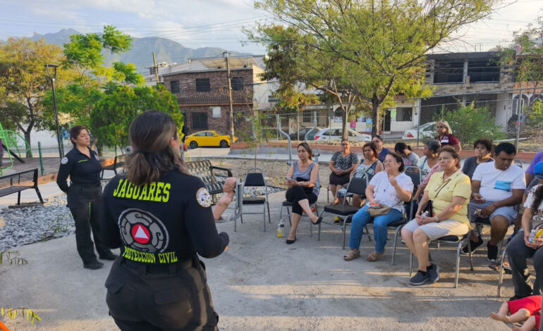 Llevan pláticas de primeros auxilios a colonias de Santa Catarina