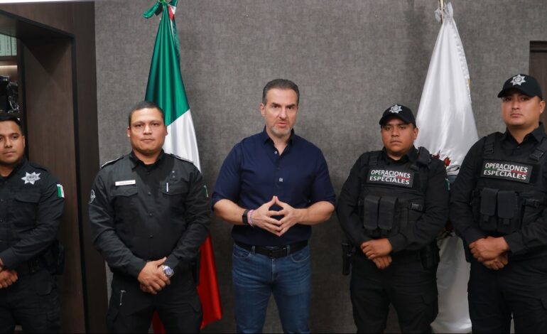 Reconoce Adrián labor de Policías que auxiliaron a niño de seis años