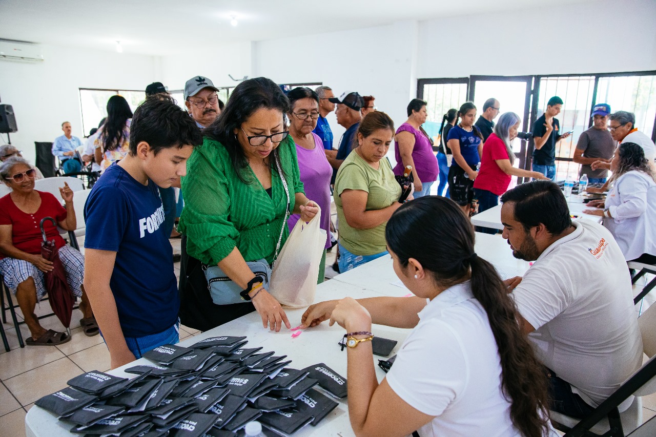 Entrega DIF Guadalupe lentes graduados gratuitos a 200 ciudadanos