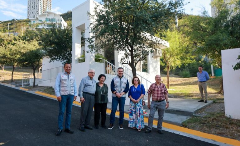 Entregan pavimentación y salón polivalente en colonia Del Carmen