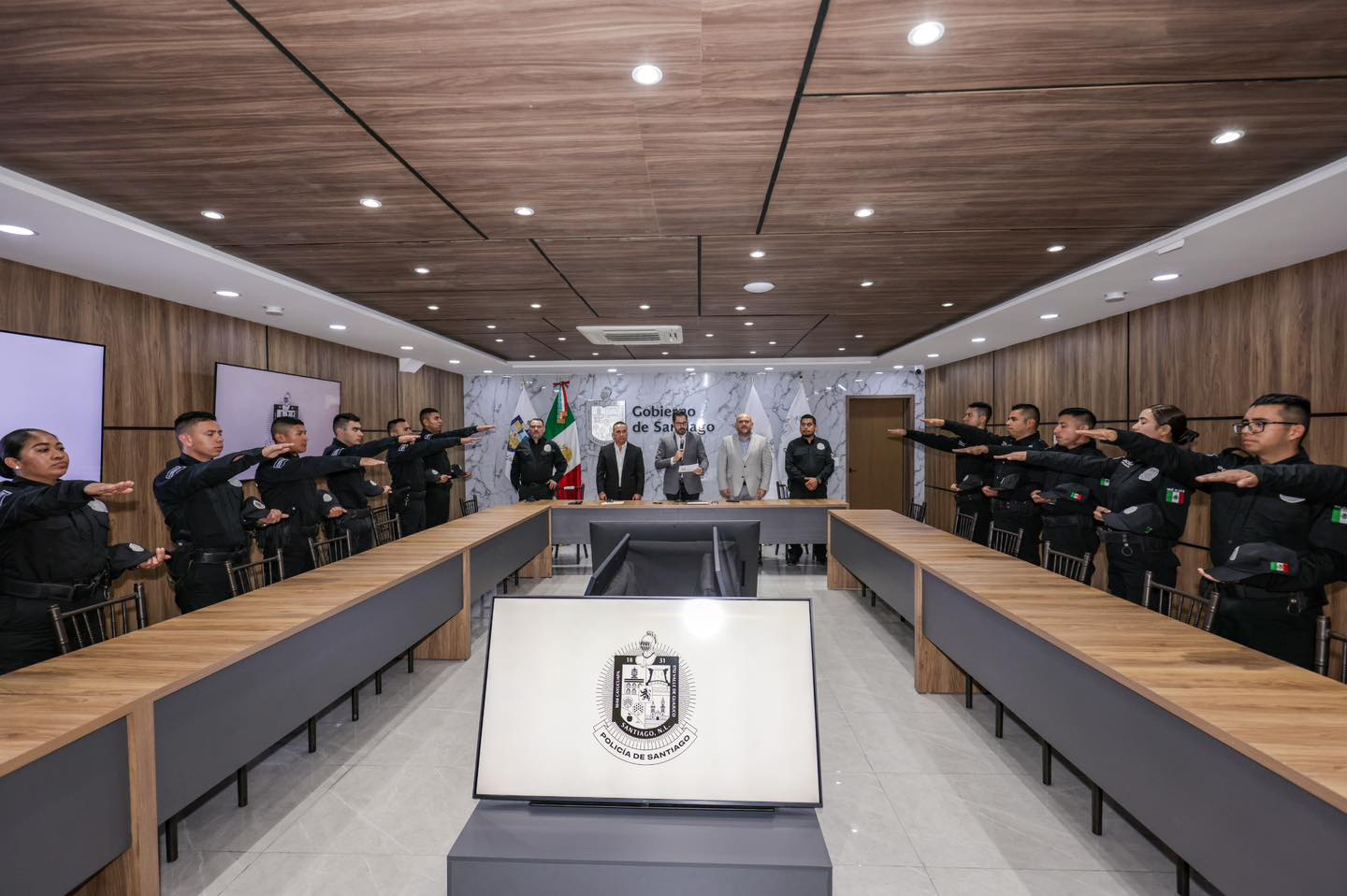 Santiago incorpora 12 nuevos oficiales a la seguridad del municipio