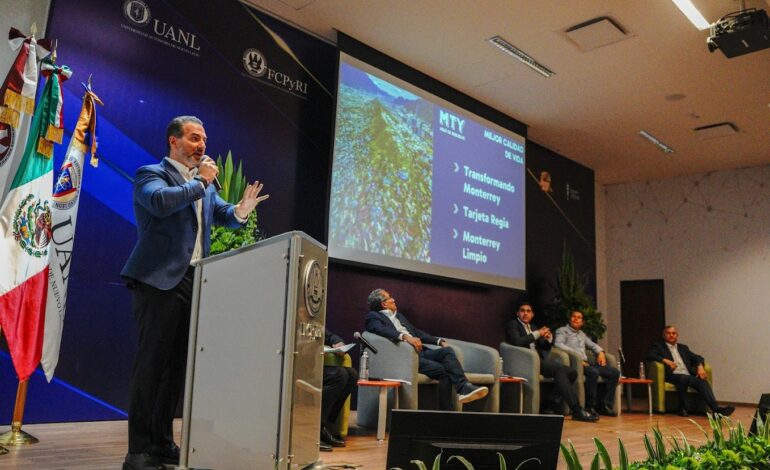 Participa alcalde de Monterrey en Foro de la UANL sobre desafíos municipales