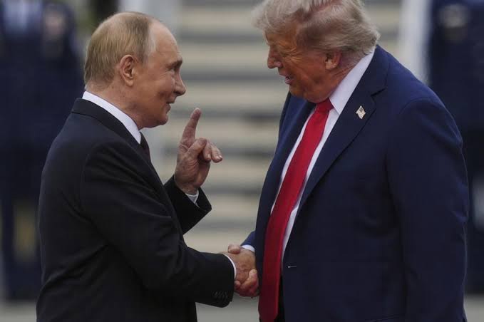 Trump renuncia a un alto el fuego en Ucrania tras cumbre con Putin; apoyaría plan territorial ruso