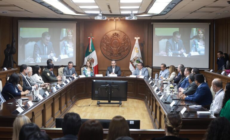 Presenta Adrián de la Garza el Centro Integral de Atención al Migrante