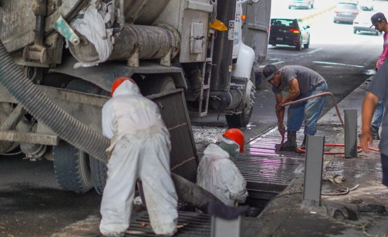 Limpia Monterrey más de 2 mil rejillas pluviales en toda la ciudad