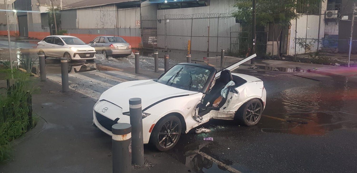 Aullaba de dolor adentro del auto robado… acababan de liberarlo por delitos contra la salud