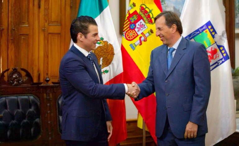 Recibe Miguel Flores al Cónsul General de España