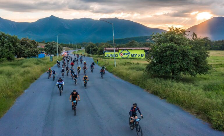 Más de 600 ciclistas participan en la IV Edición de «Montañas Mágicas 2025»