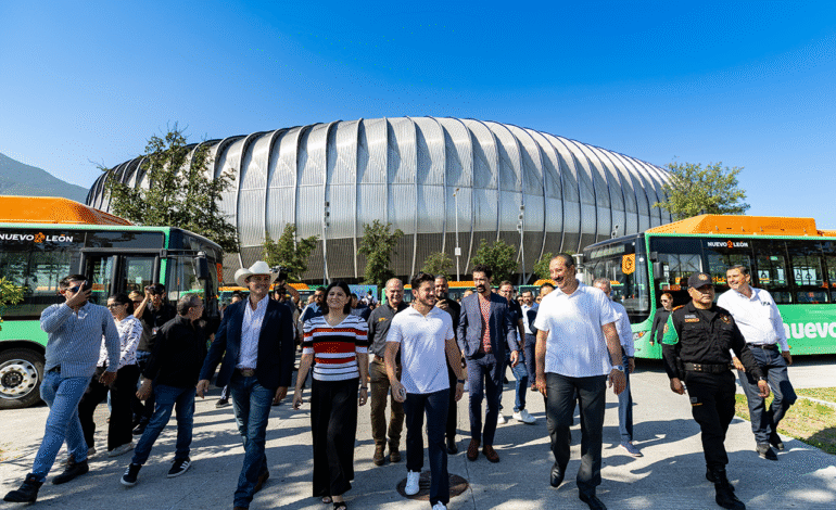 Entrega Samuel García 140 nuevos camiones