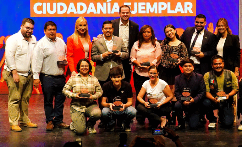 Reconocen a la ciudadanía ejemplar de NL