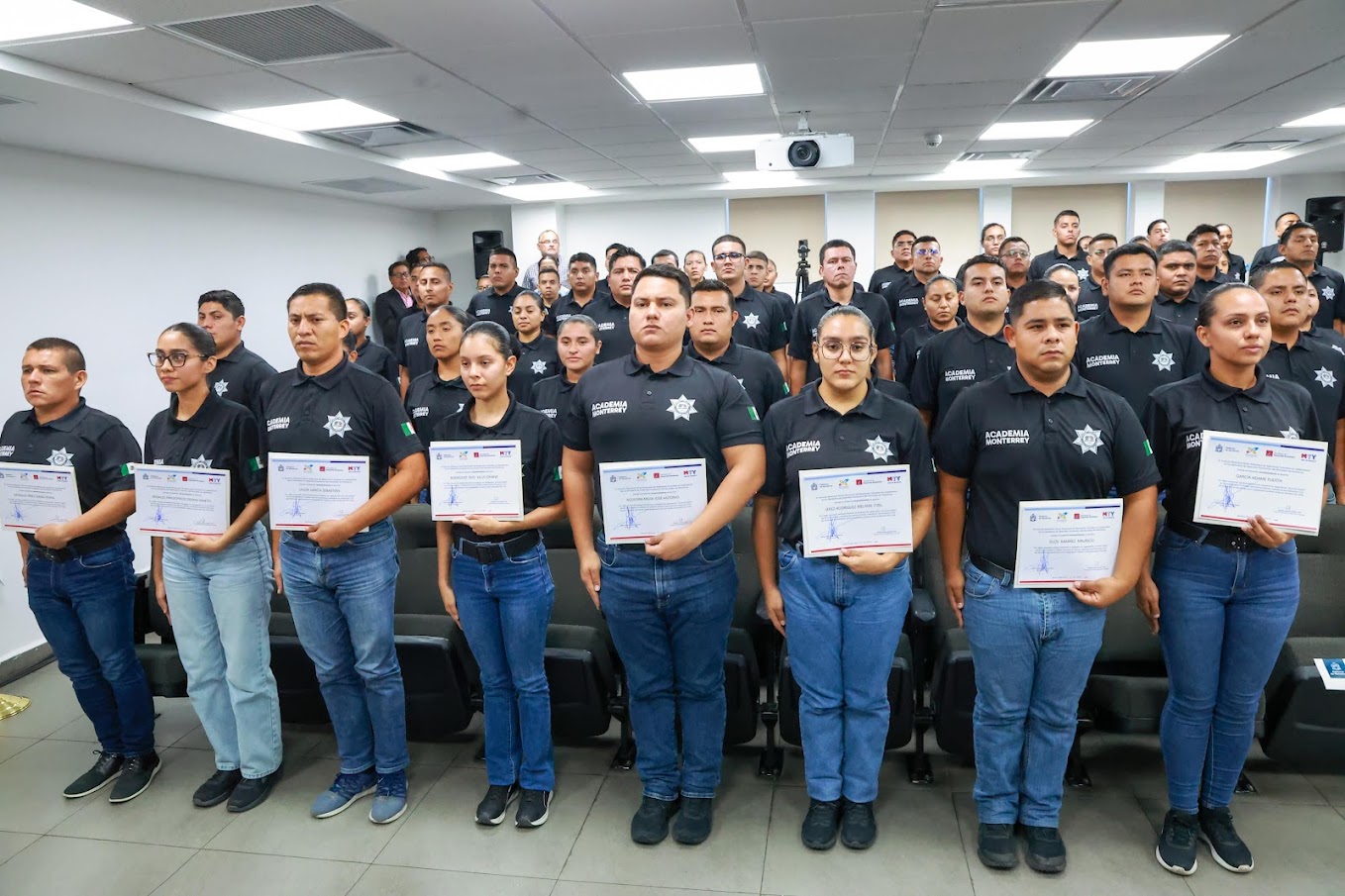 Reconoce Monterrey a cadetes capacitados en inglés para fortalecer la atención turística