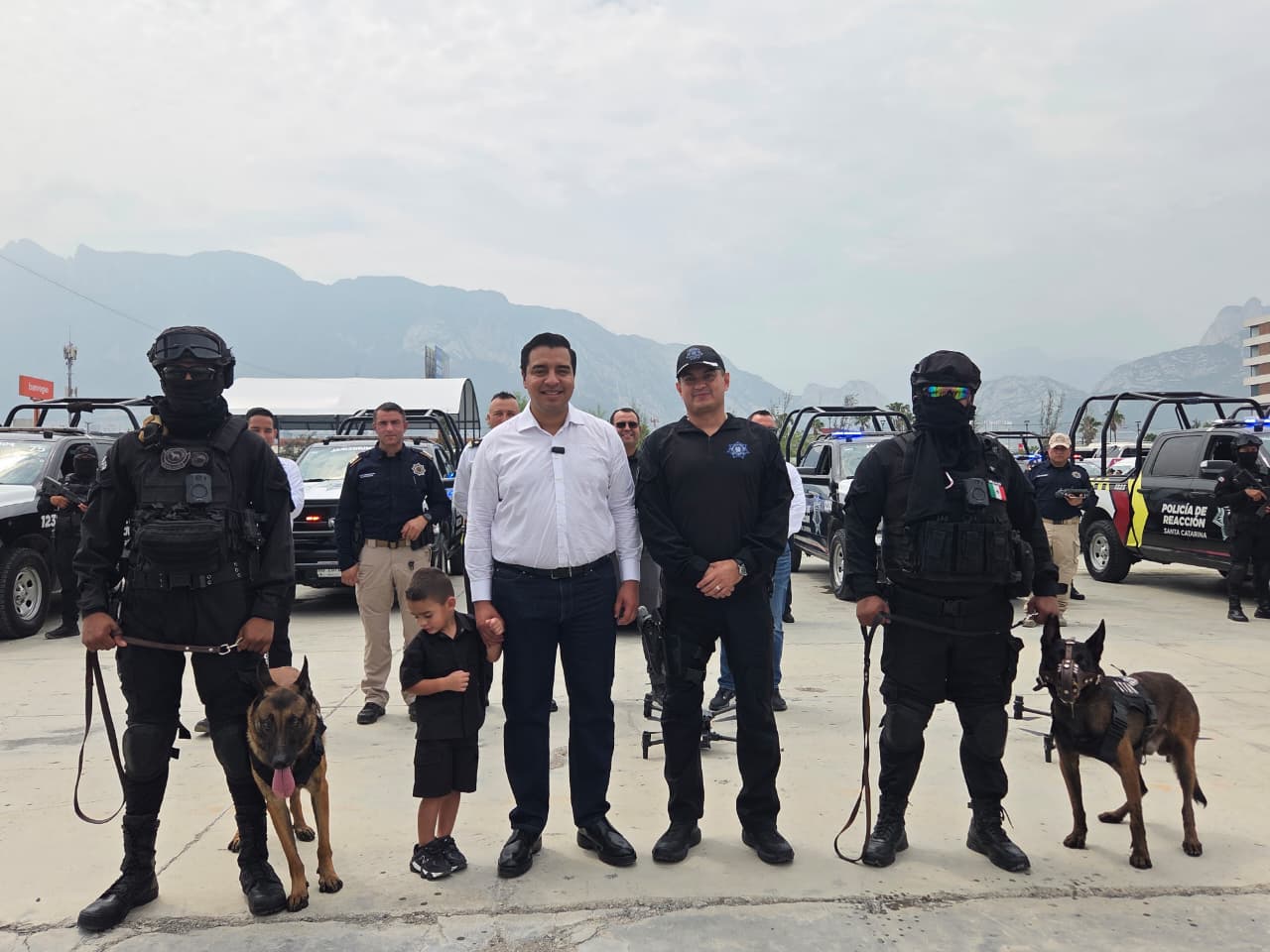 Presenta Nava nuevas unidades en seguridad