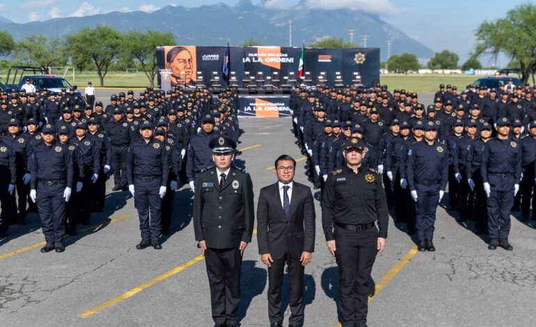 Félix Arratia toma protesta a 120 nuevos elementos de la Policía de Juárez