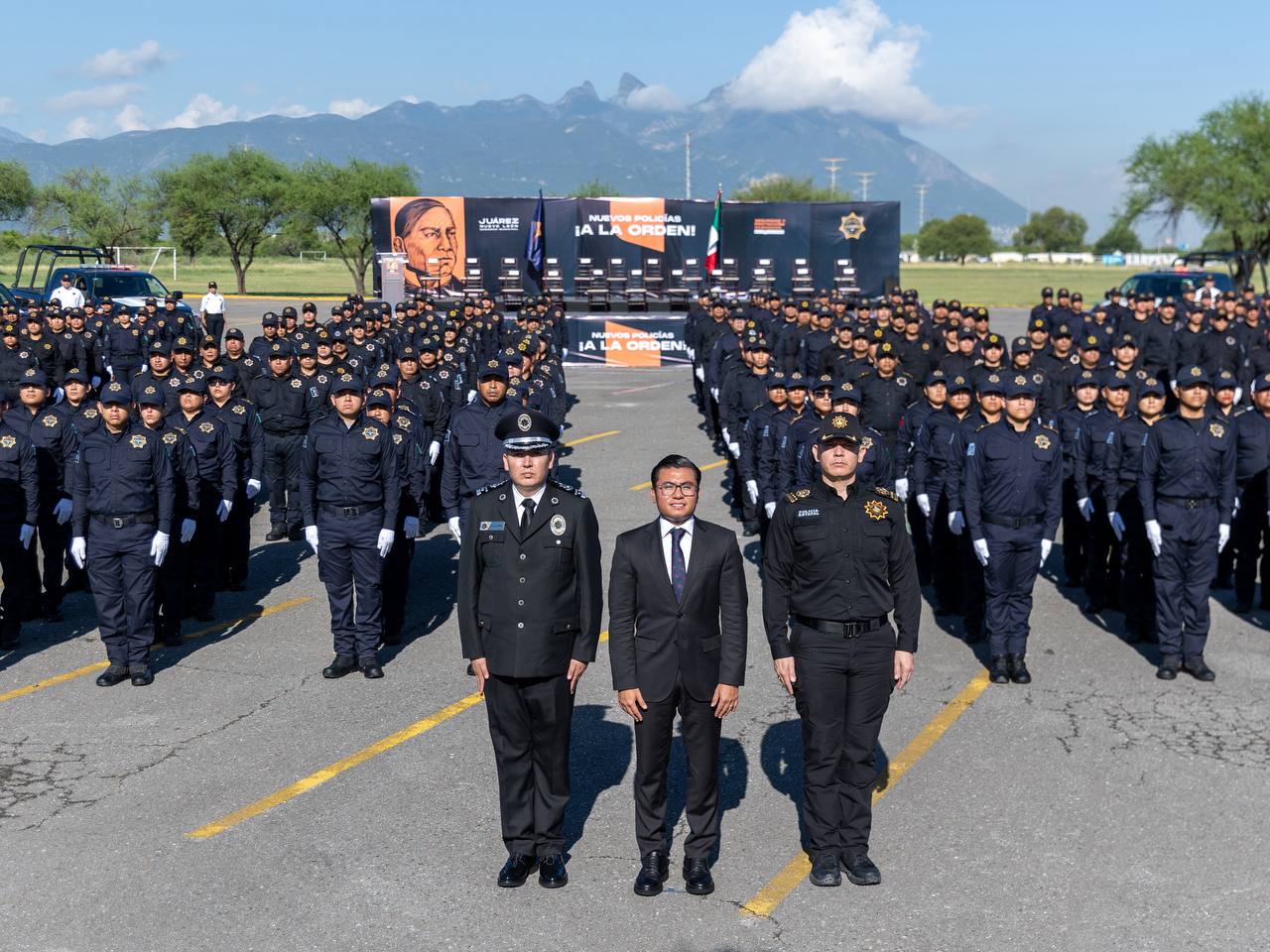 Félix Arratia toma protesta a 120 nuevos elementos de la Policía de Juárez
