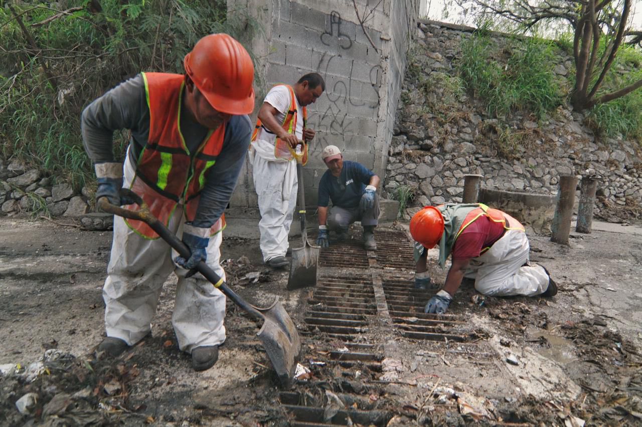 Recolecta Monterrey en día y medio 67 toneladas de basura de rejillas pluviales