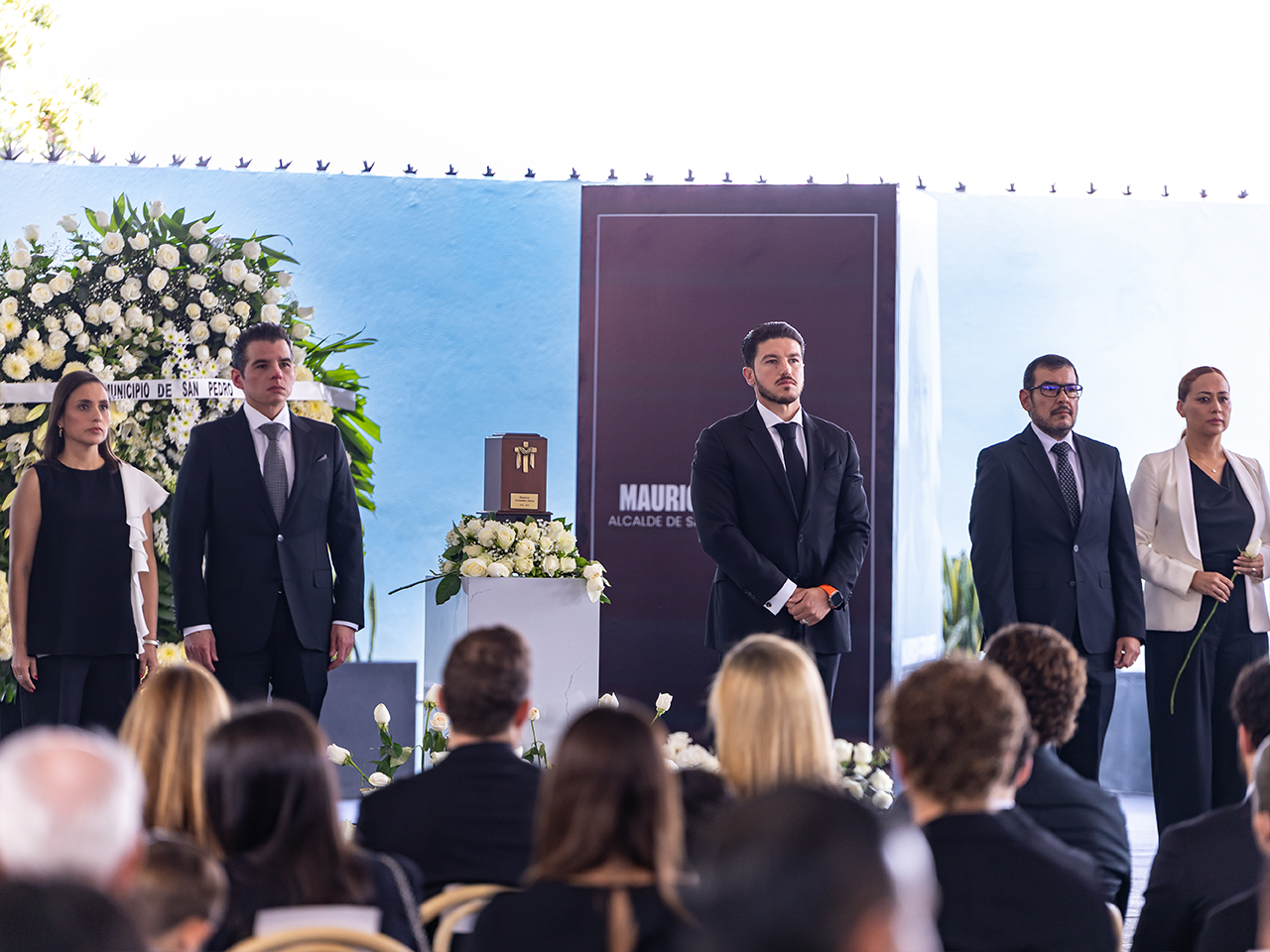 Rinde Samuel García guardia de honor a Mauricio Fernández