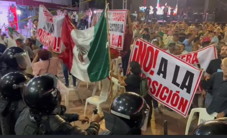 El Grito de Independencia en Poza Rica se convirtió en un reclamo contra el alcalde y Morena
