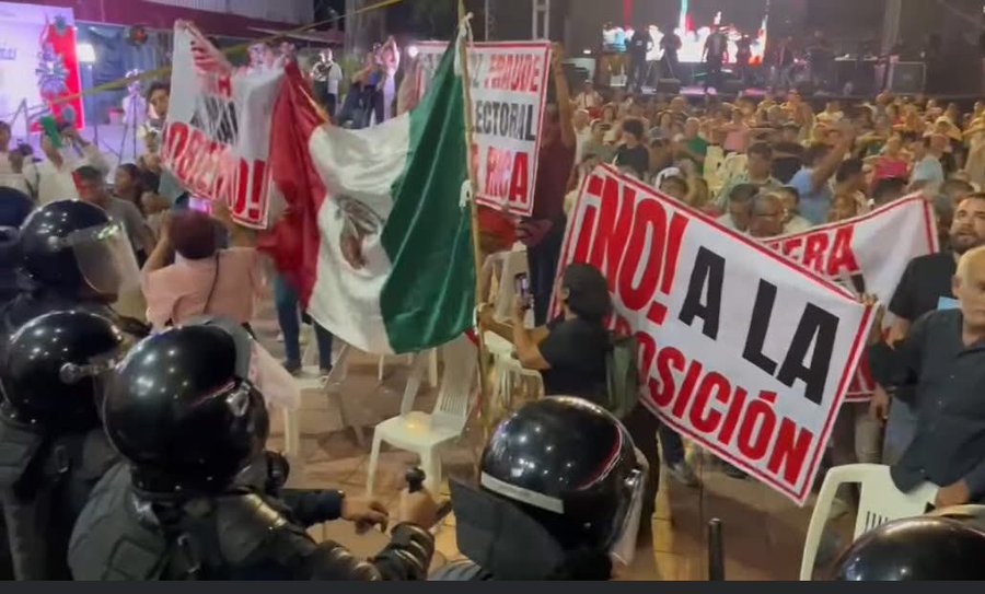 El Grito de Independencia en Poza Rica se convirtió en un reclamo contra el alcalde y Morena