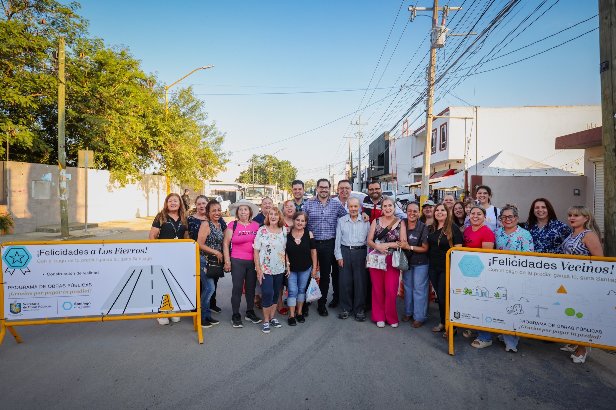 Entrega Santiago, N.L. obras viales en Los Fierros y San Javier