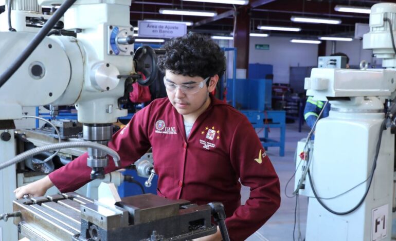 UANL impulsa formación técnica en García