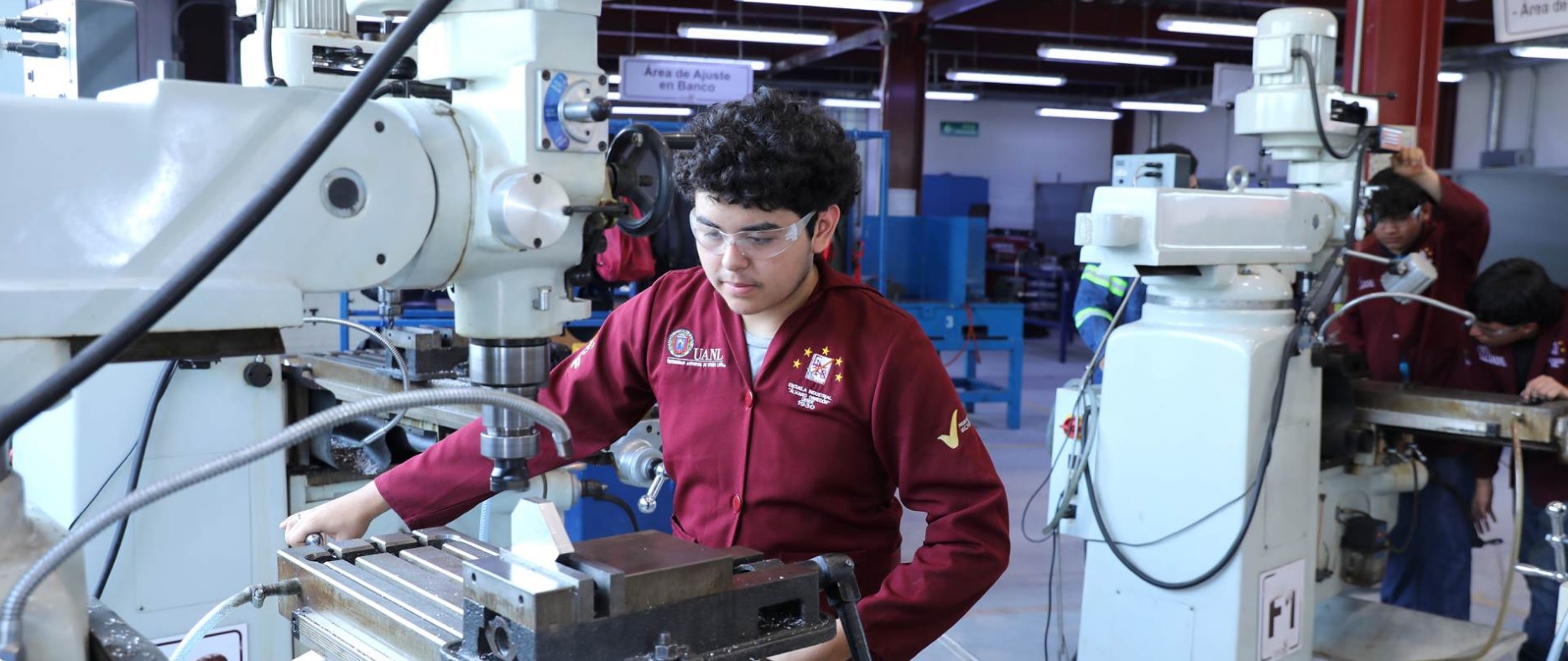 UANL impulsa formación técnica en García