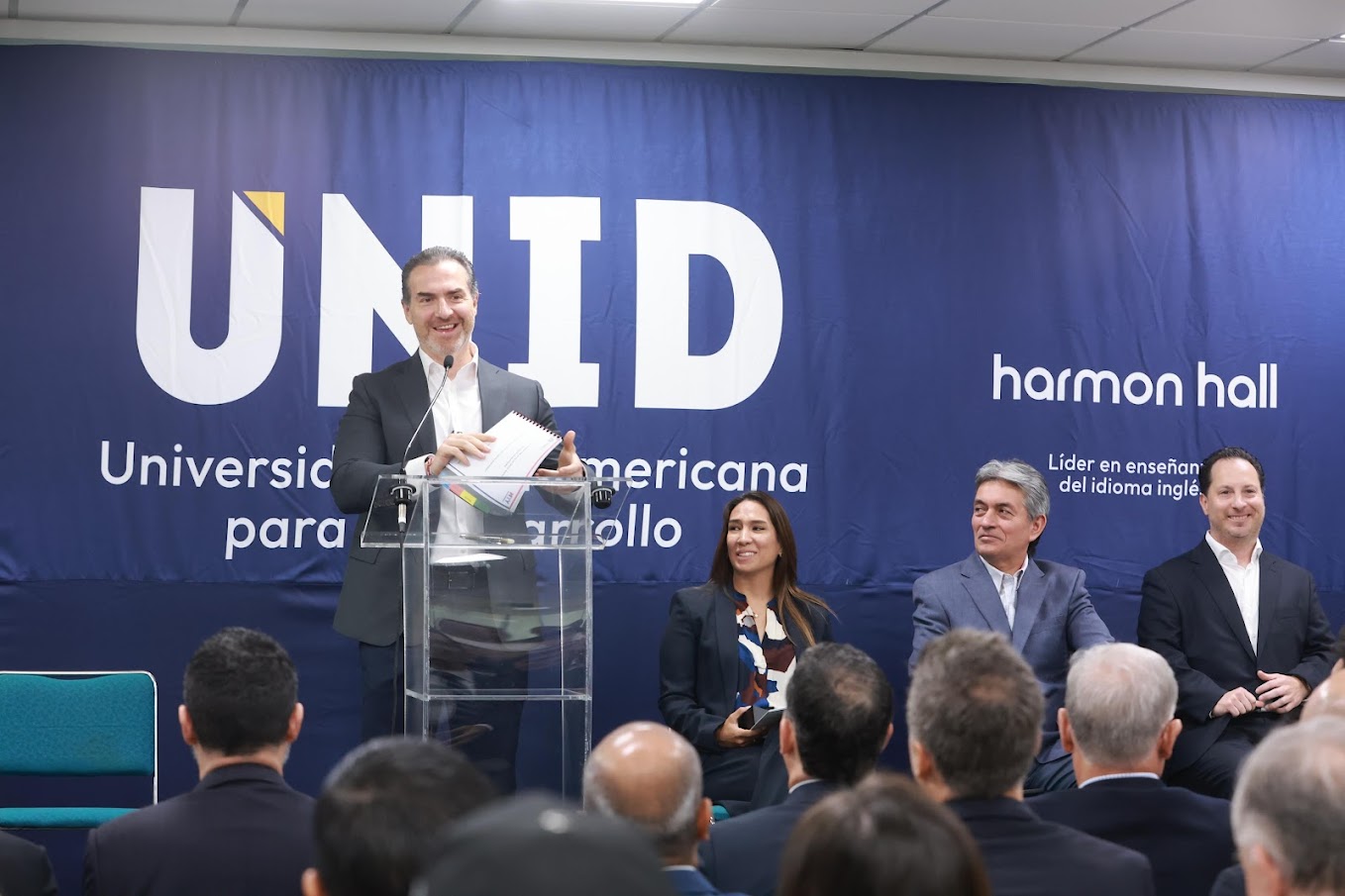 Inaugura Adrián de la Garza nuevo Campus de la UNID en Monterrey