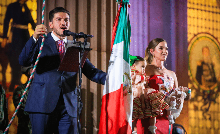 Celebra Gobernador Grito de Independencia en La Macroplaza