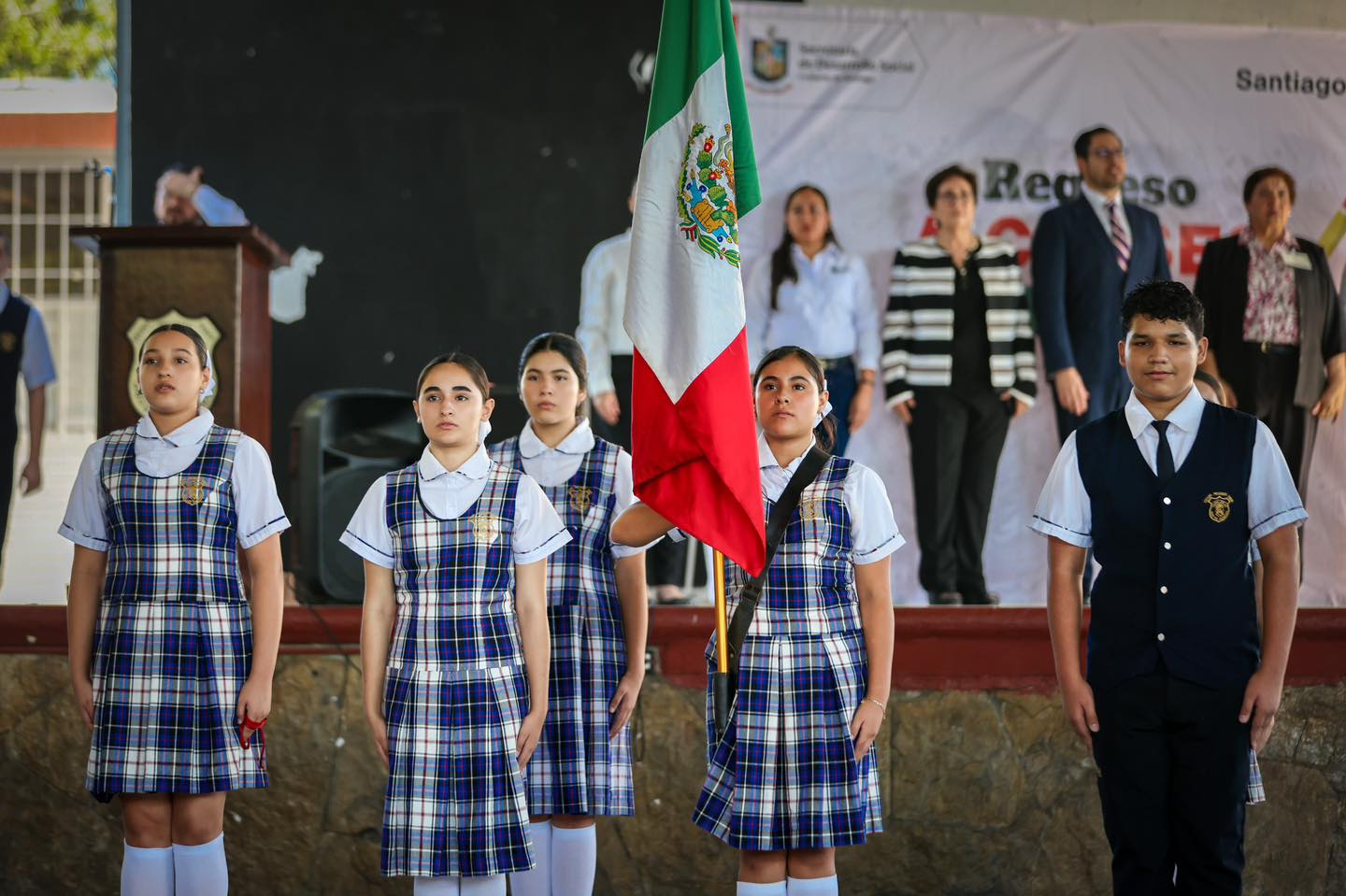 Destaca David de la Peña regreso seguro en más de 108 planteles de Santiago