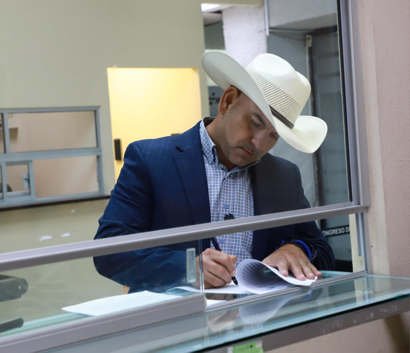 Propone JL Santos establecer responsabilidad legal en percances de transportes de personal