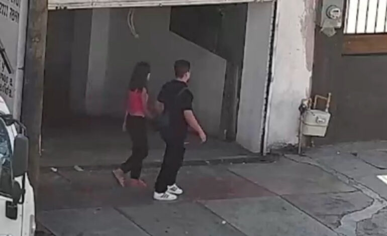 Cámaras del C4 de Monterrey captan a hombre que se lleva una niña; policías lo capturan