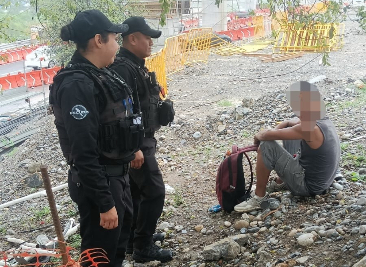 Rescatan a persona de las aguas del Santa Catarina