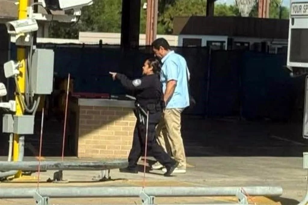 Diputado morenista niega ‘detención’ en EU; calla sobre visa