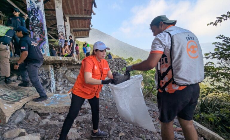 Guadalupe lleva a cabo limpieza en el Cerro de la Silla