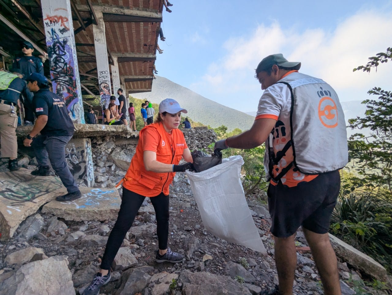 Guadalupe lleva a cabo limpieza en el Cerro de la Silla