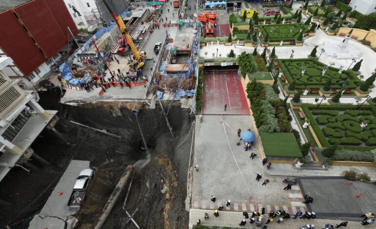 Socavón de 50 metros de profundidad se abre en calle de Bangkok, Tailandia