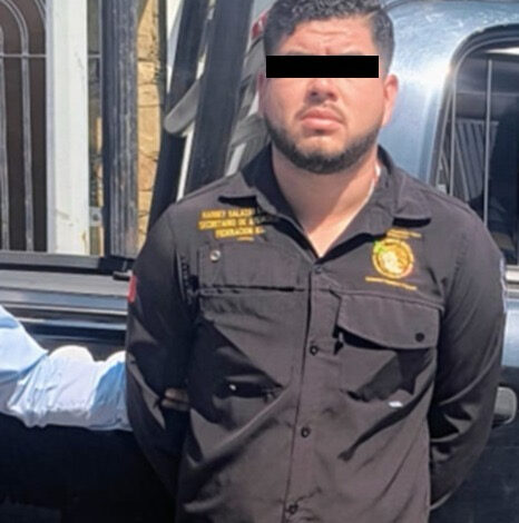 Policía de Monterrey captura a extorsionadores disfrazados de líderes sindicales