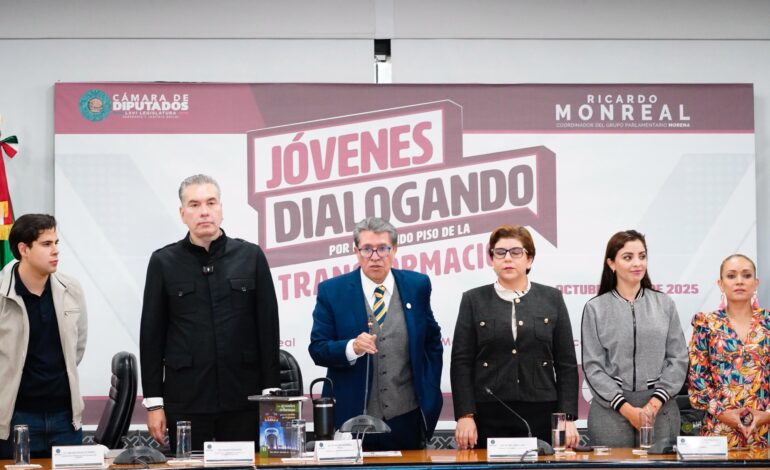 Participa Waldo Fernández en diálogo con jóvenes