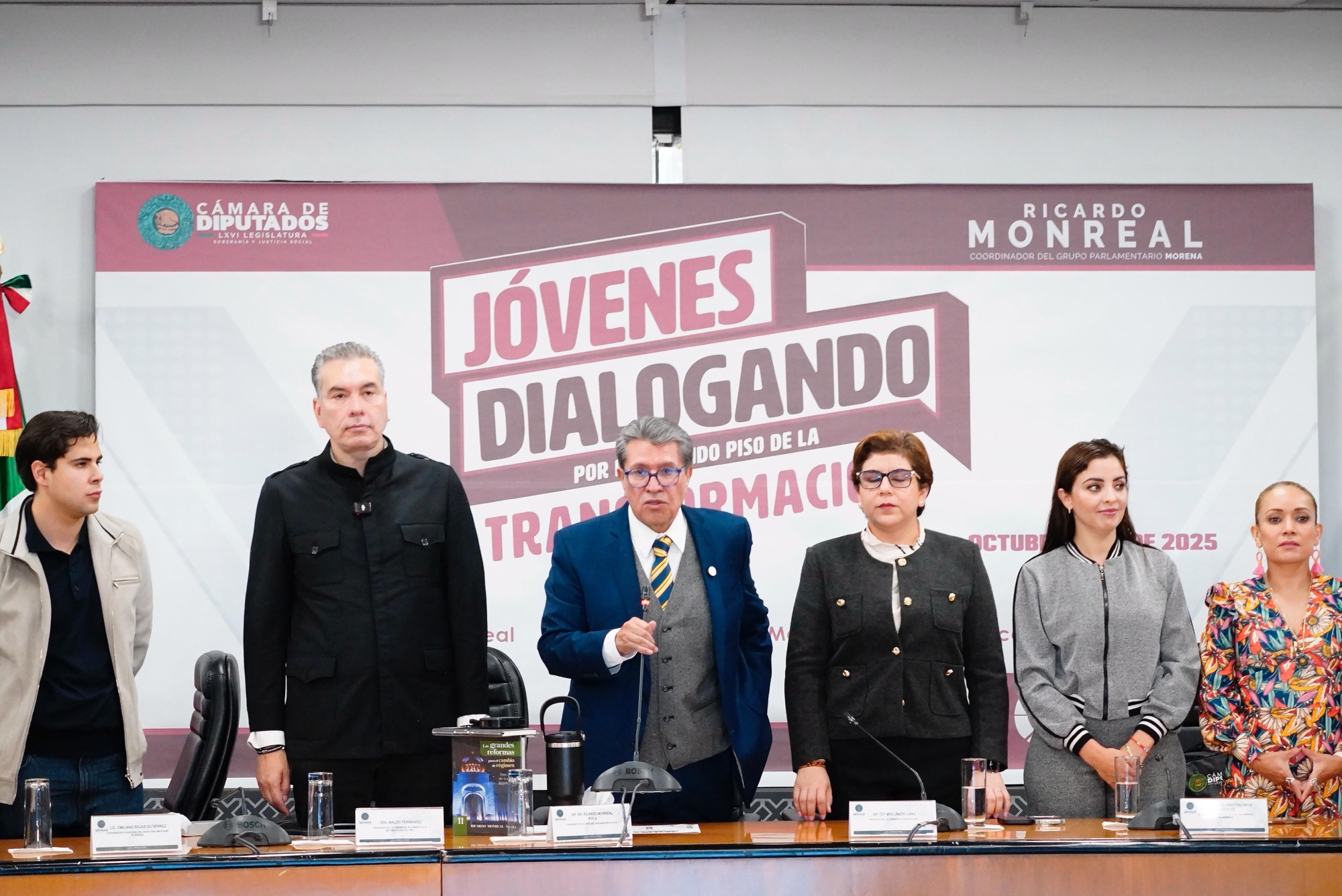 Participa Waldo Fernández en diálogo con jóvenes