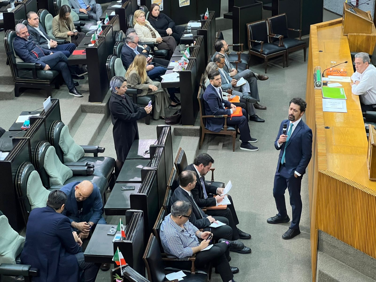 Salió bien librado Hernán Villarreal de su visita al Congreso para la glosa