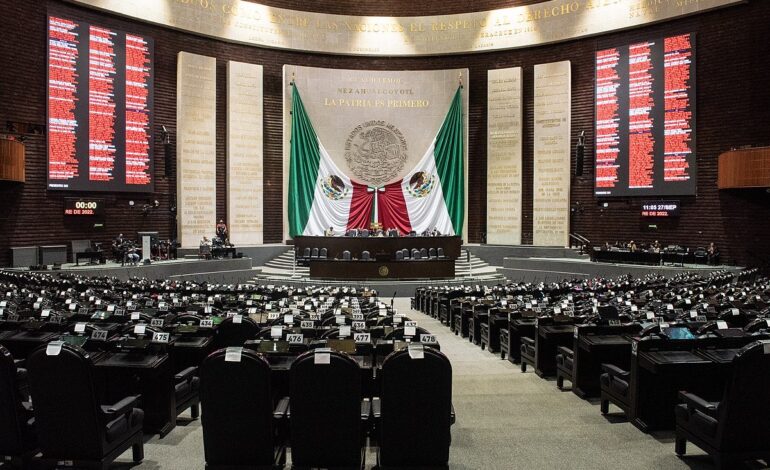 Ordenan asistencia presencial en Congreso federal tras polémica de Cuauhtémoc Blanco