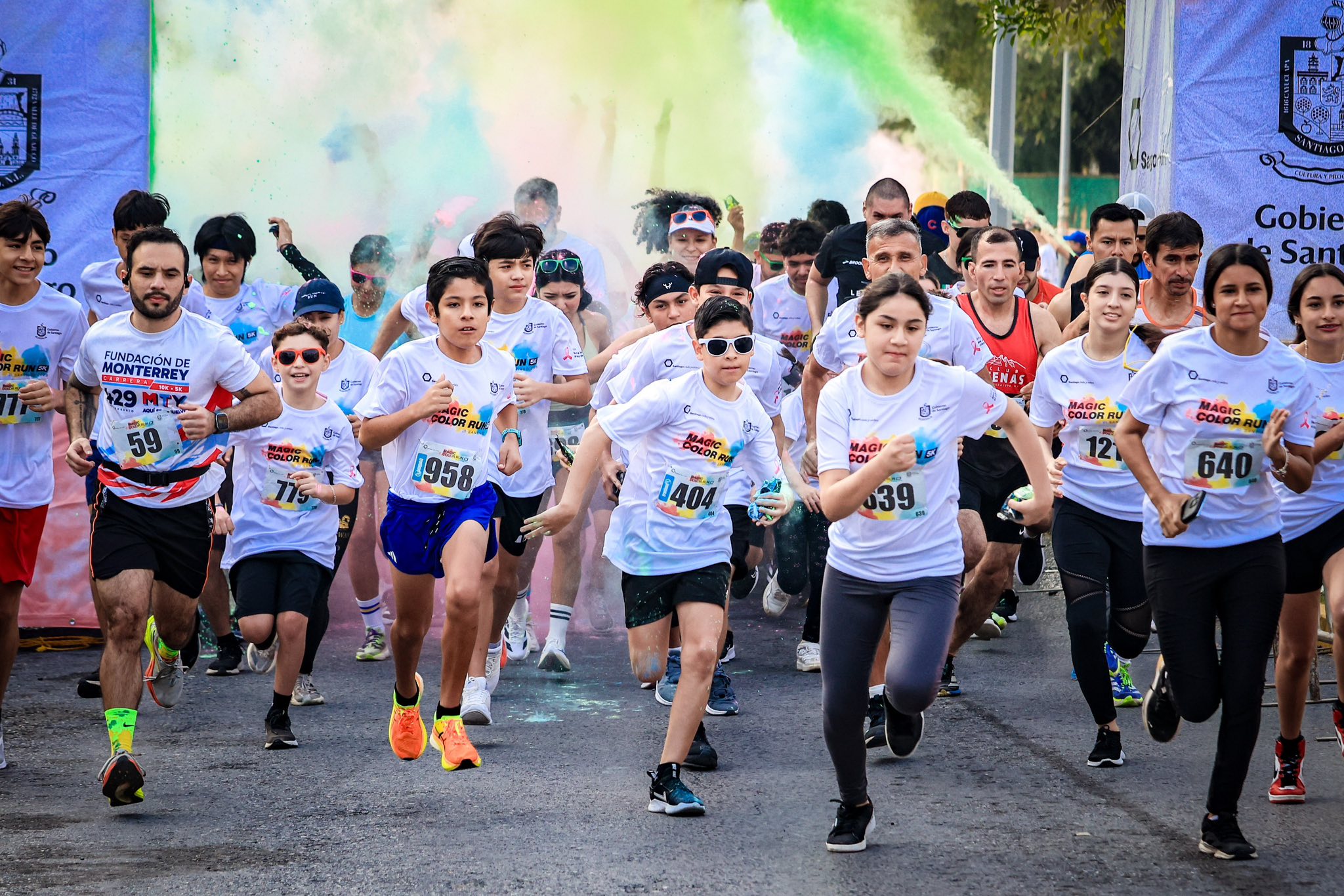 Cientos participan en la «Magic Color Run 2025» de Santiago