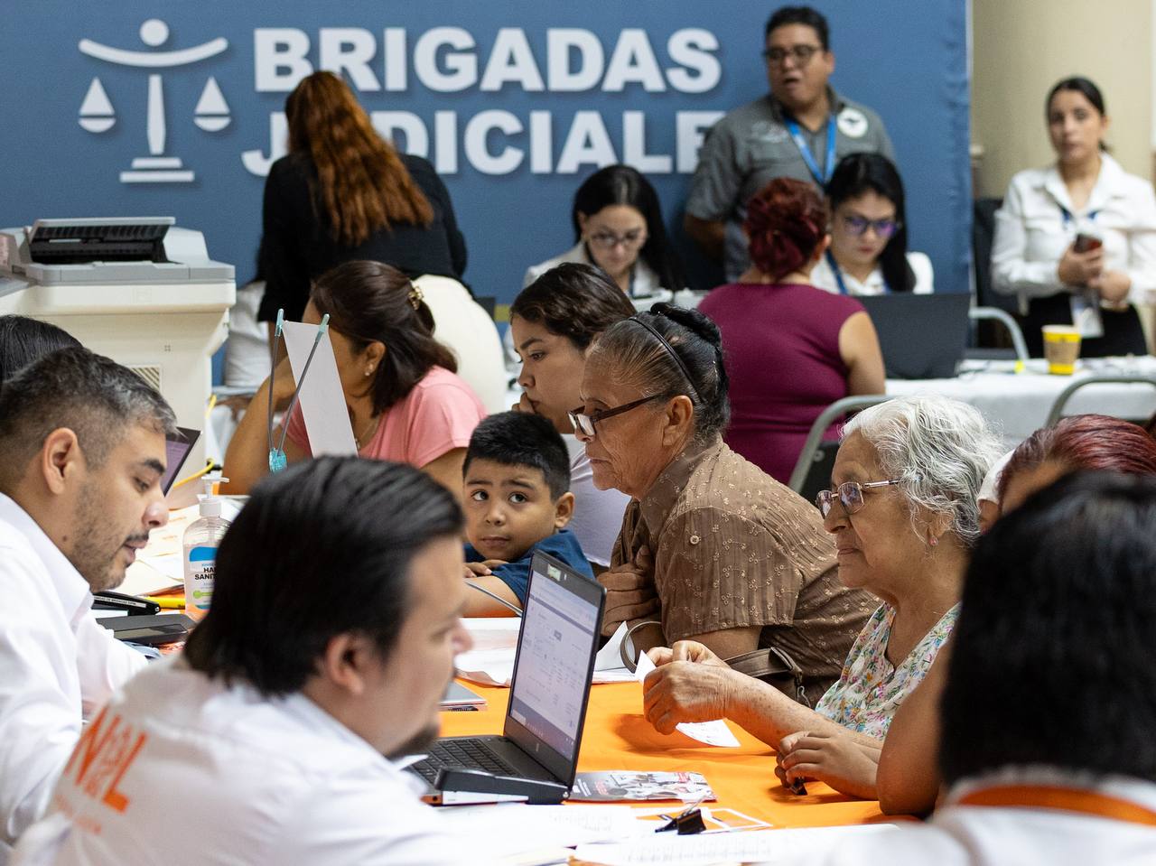 Brigadas de trámites y servicios gratuitos benefician a juarenses